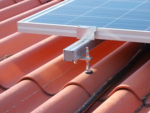 Zonnepanelen op het dak bevestigingsmateriaal